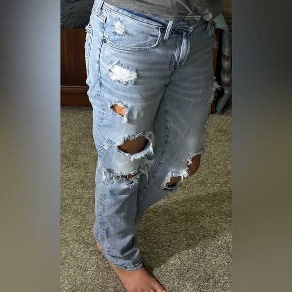 American Eagle Outfitters Ripped Light Blue Boyfriend Jeans - Picture 3 of 6